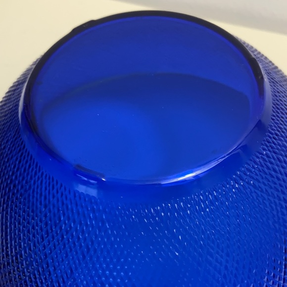 Arcoroc France 🦋 Vintage Blue Glass Art Textured Salad Bowl Centerpiece - Picture 9 of 16
